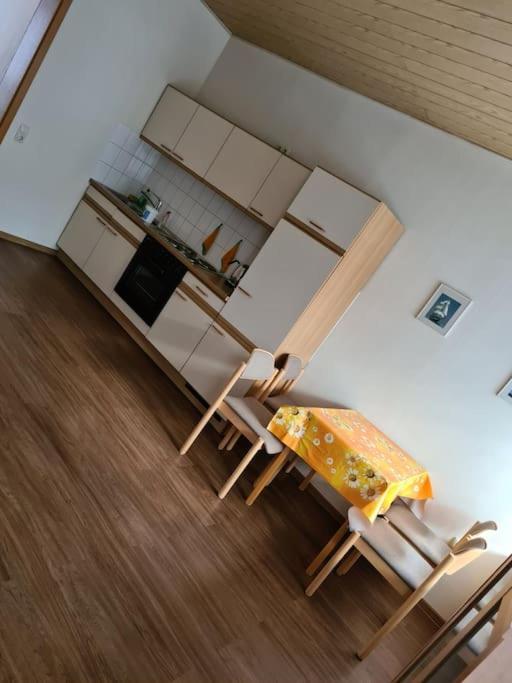 Gemuetliche Ferienwohnung Am Waldrand Elgersburg Εξωτερικό φωτογραφία